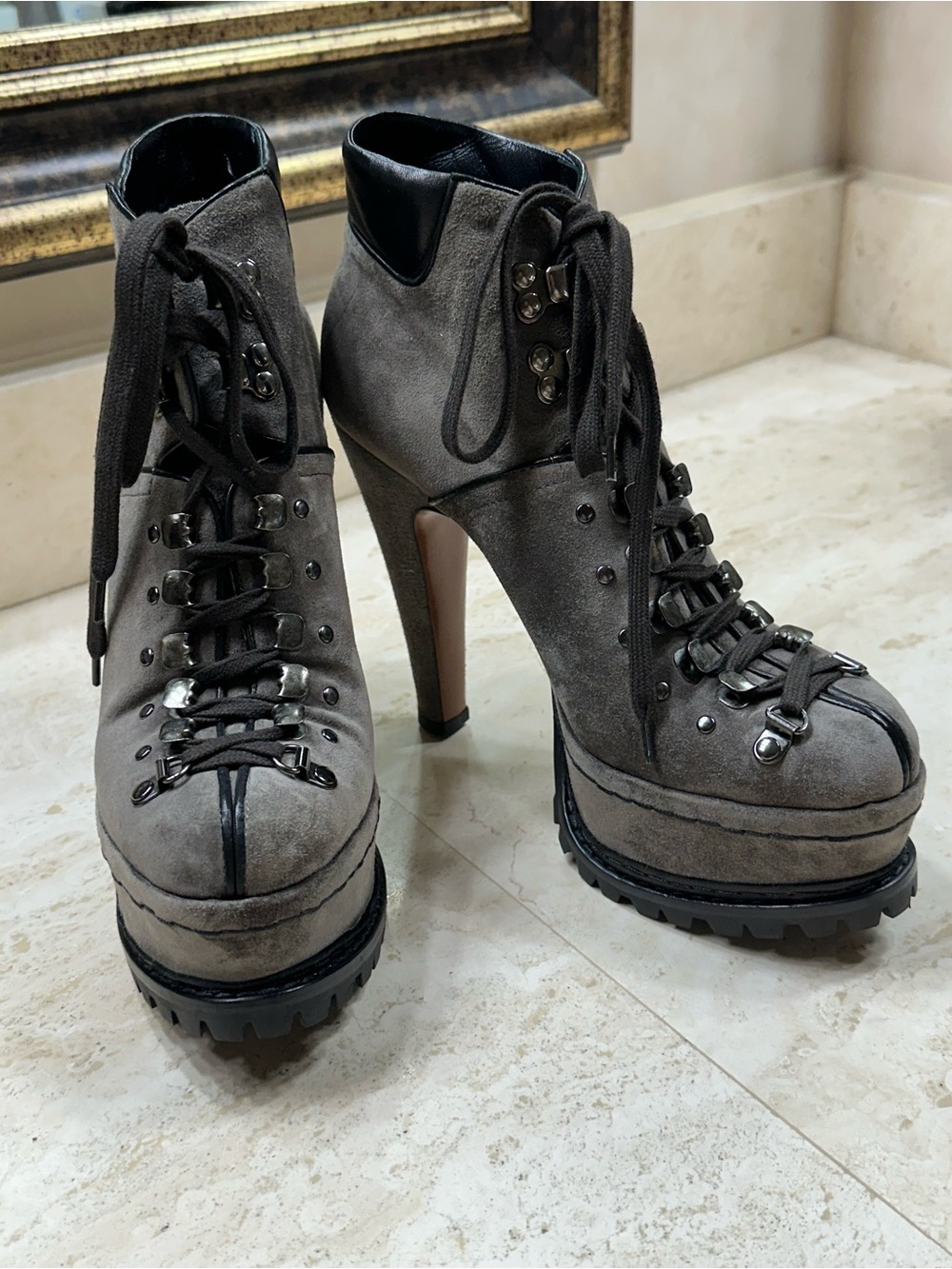 ALAIA Stiletto Platform Booties Gray Suede Size 39🌸